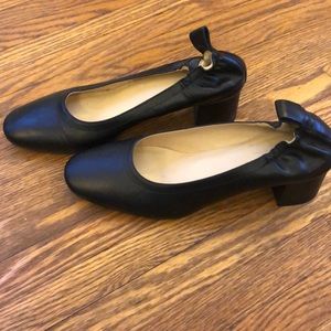 Never worn Everlane day heel in black leather